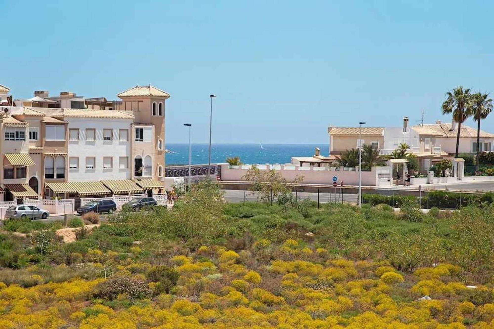 Apto Bajo La Veleta Torrevieja Exteriör bild