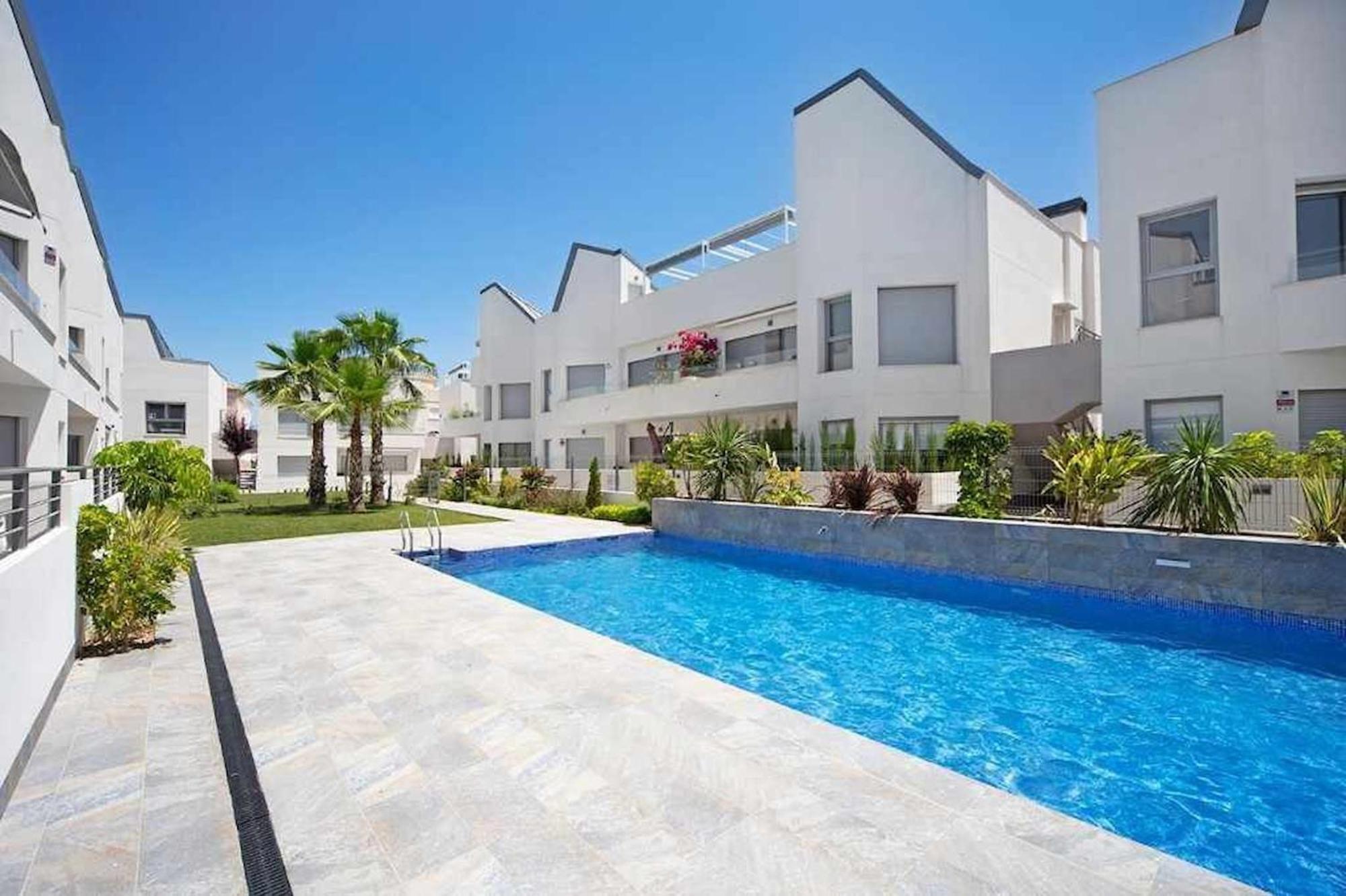 Apto Bajo La Veleta Torrevieja Exteriör bild