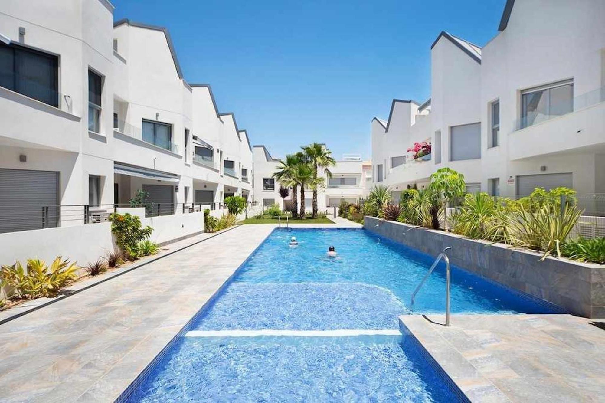 Apto Bajo La Veleta Torrevieja Exteriör bild